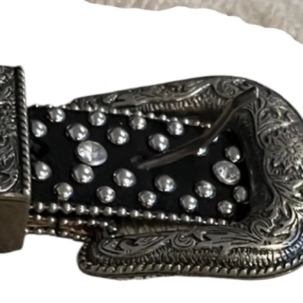 Guess Rhinestone belt size XL Black belt silver studded & rhinestone detailing